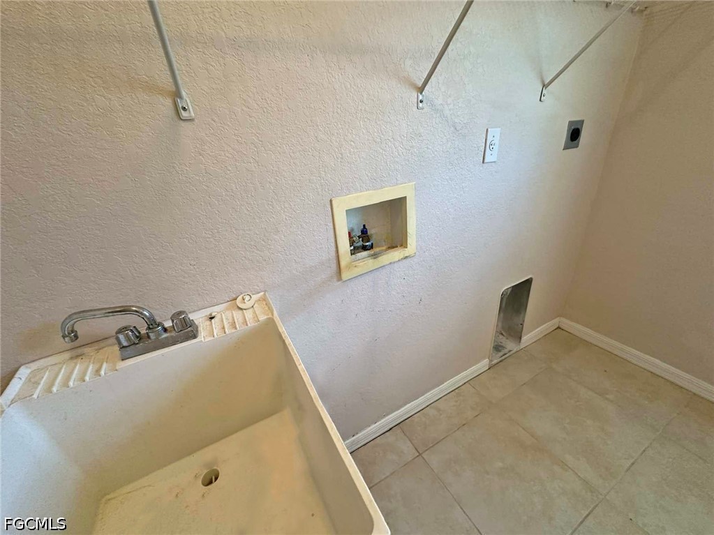3 Bed SingleFamilyResidence for Sale in Cape Coral, photo 20