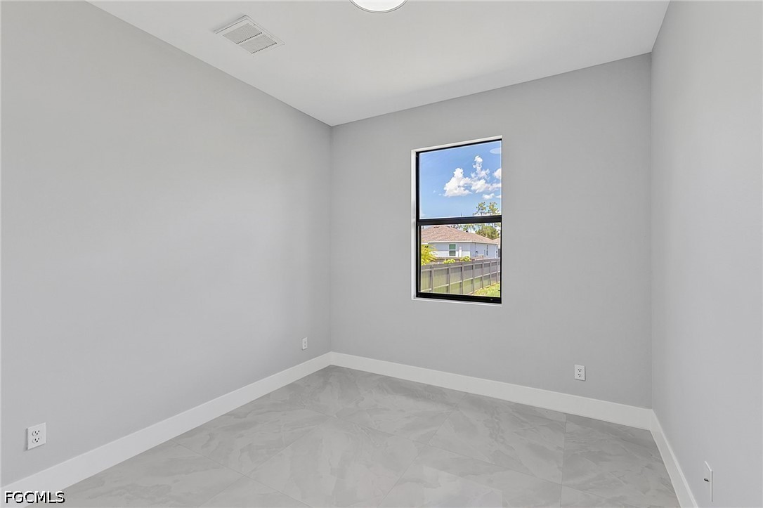 3 Bed SingleFamilyResidence for Sale in Lehigh Acres, photo 20