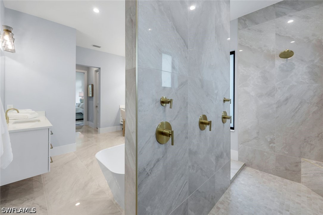 4 Bed SingleFamilyResidence for Sale in Naples, photo 20