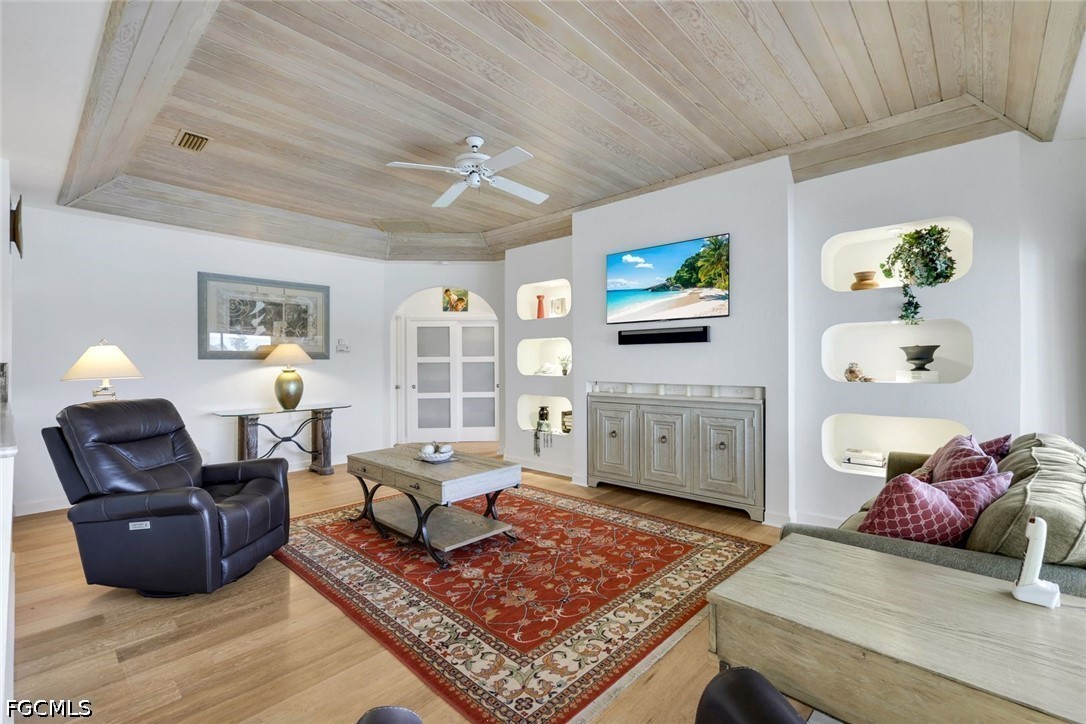 4 Bed Pool Home for Sale in The Forest, photo 20