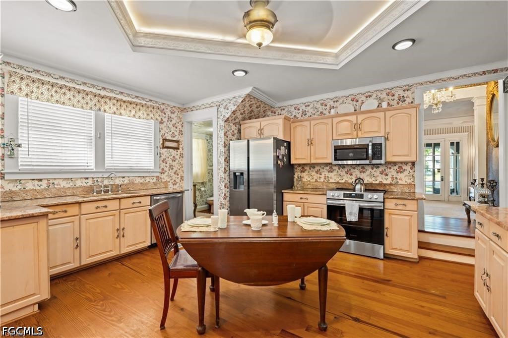 5 Bed Pool Home for Sale in Riverside, photo 20