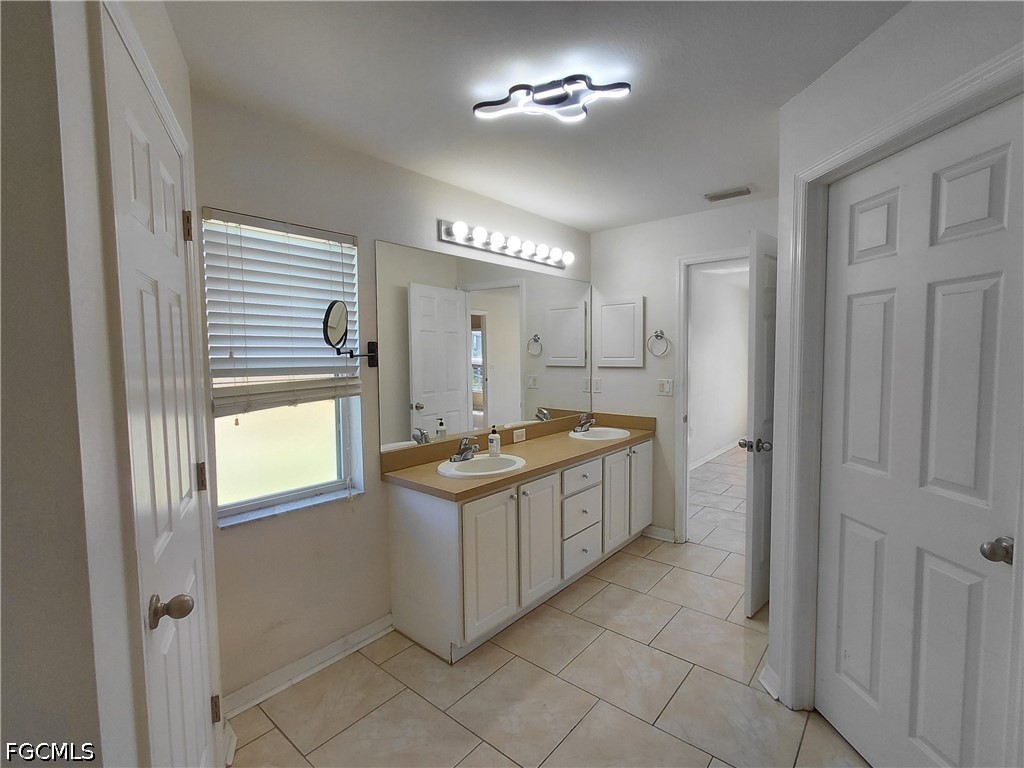 3 Bed Pool Home for Sale in Cape Coral, photo 20