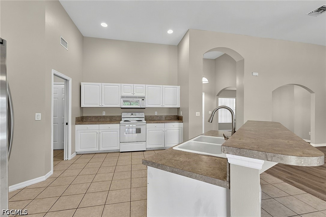 3 Bed SingleFamilyResidence for Sale in Cape Coral, photo 20