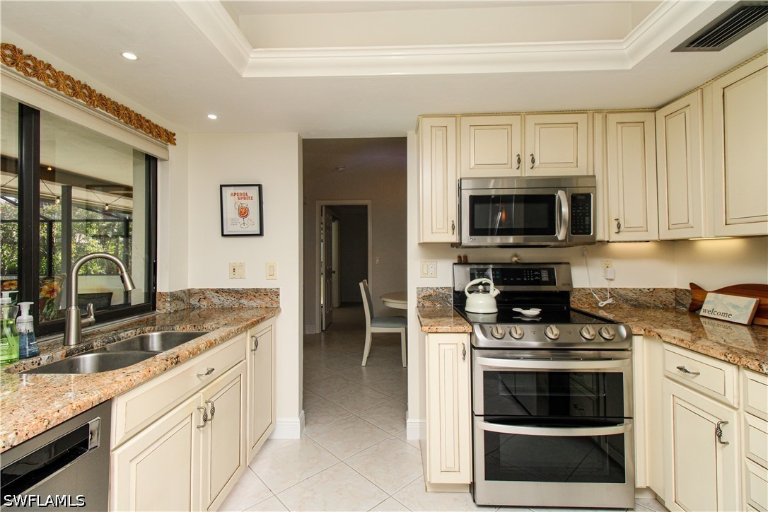 3 Bed Pool Home for Sale in Forest Hills, photo 20