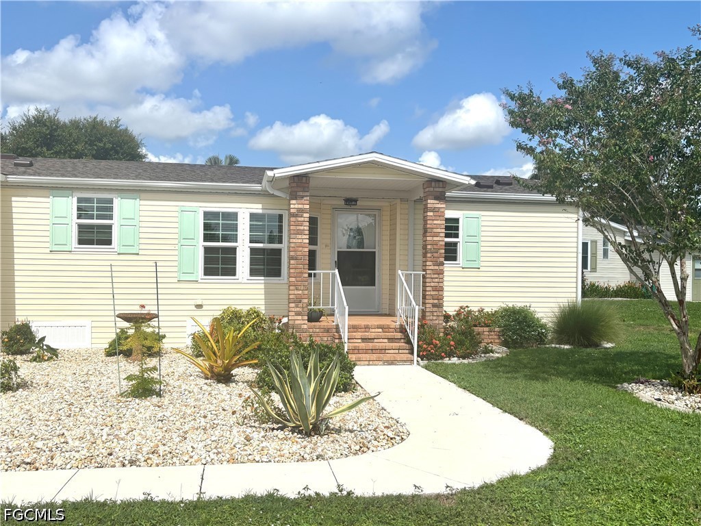 2 Bed Waterfront Home for Sale in North Fort Myers, photo 20