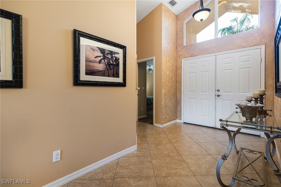 3 Bed Pool Home for Sale in Naples, photo 3