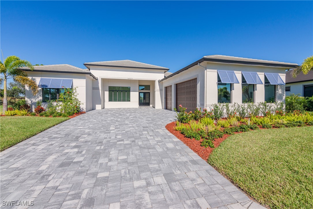 4 Bed Pool Home for Sale in Country Club, photo 3