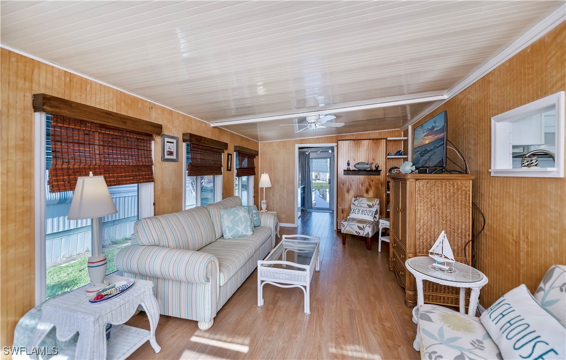 1 Bed Waterfront Home for Sale in North Fort Myers, photo 3
