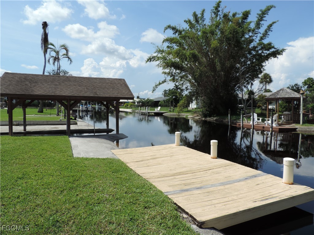 2 Bed Waterfront Home for Sale in Island Park, photo 3