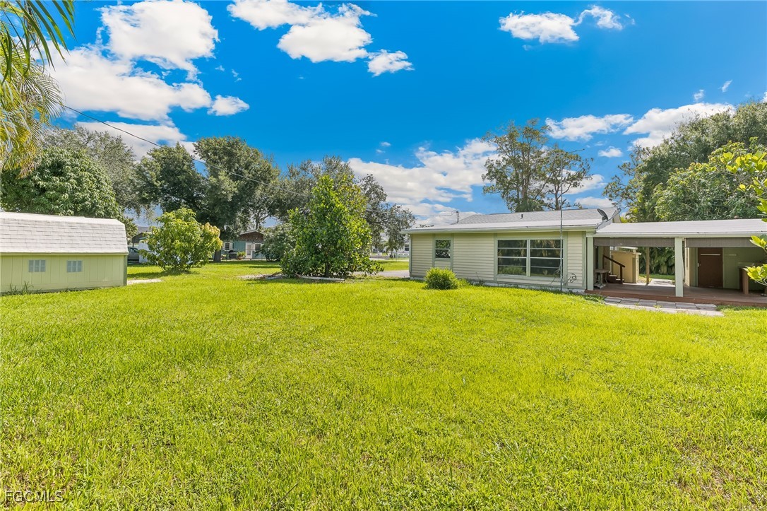2 Bed SingleFamilyResidence for Sale in Fort Myers, photo 3