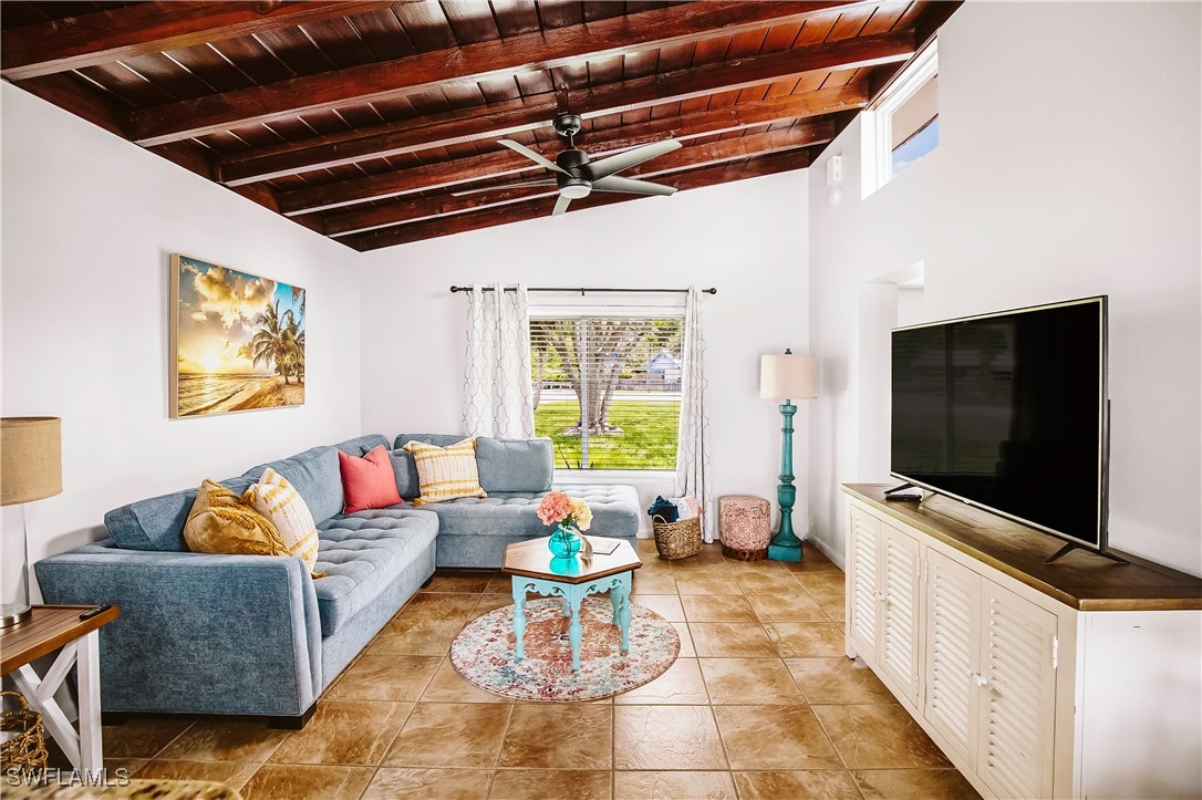 3 Bed Pool Home for Sale in Heitmans, photo 3