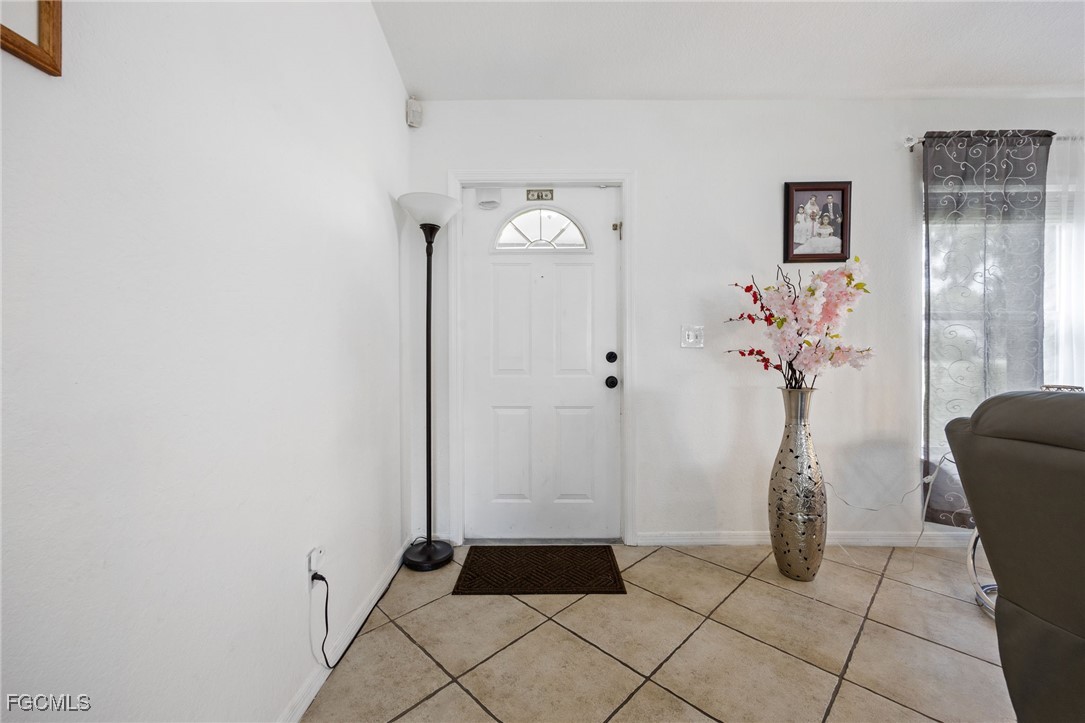 3 Bed SingleFamilyResidence for Sale in Cape Coral, photo 3
