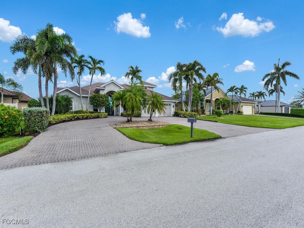 5 Bed Pool Home for Sale in Rose Garden, photo 3