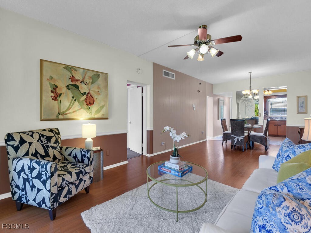 2 Bed Condominium for Sale in Cape Coral, photo 3
