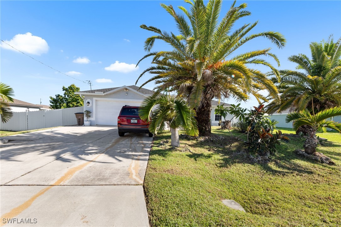 3 Bed SingleFamilyResidence for Sale in Cape Coral, photo 3