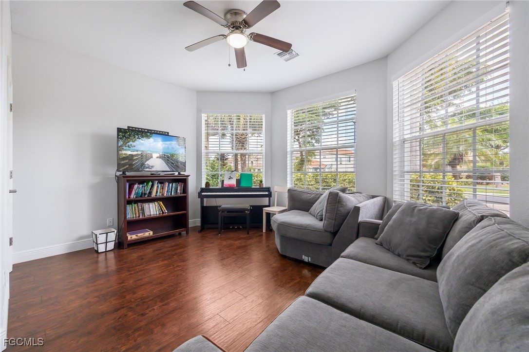 6 Bed Pool Home for Sale in Stoneybrook, photo 3