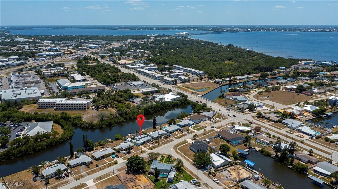 2 Bed Pool Home for Sale in Port Charlotte, photo 3