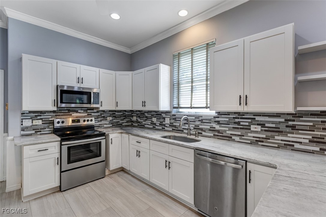 3 Bed Pool Home for Sale in Fort Myers, photo 3