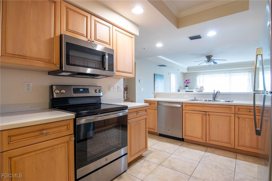2 Bed Waterfront Home for Sale in Cape Coral, photo 3