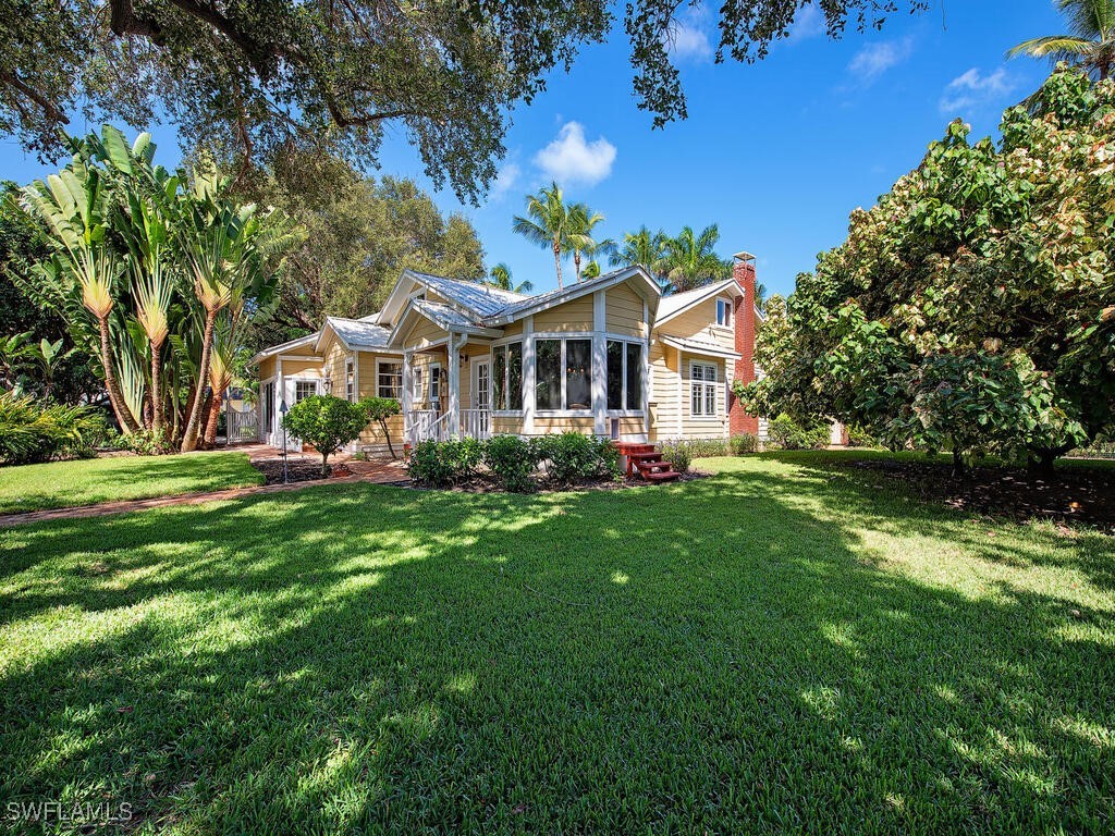 3 Bed SingleFamilyResidence for Sale in Olde Naples, photo 3