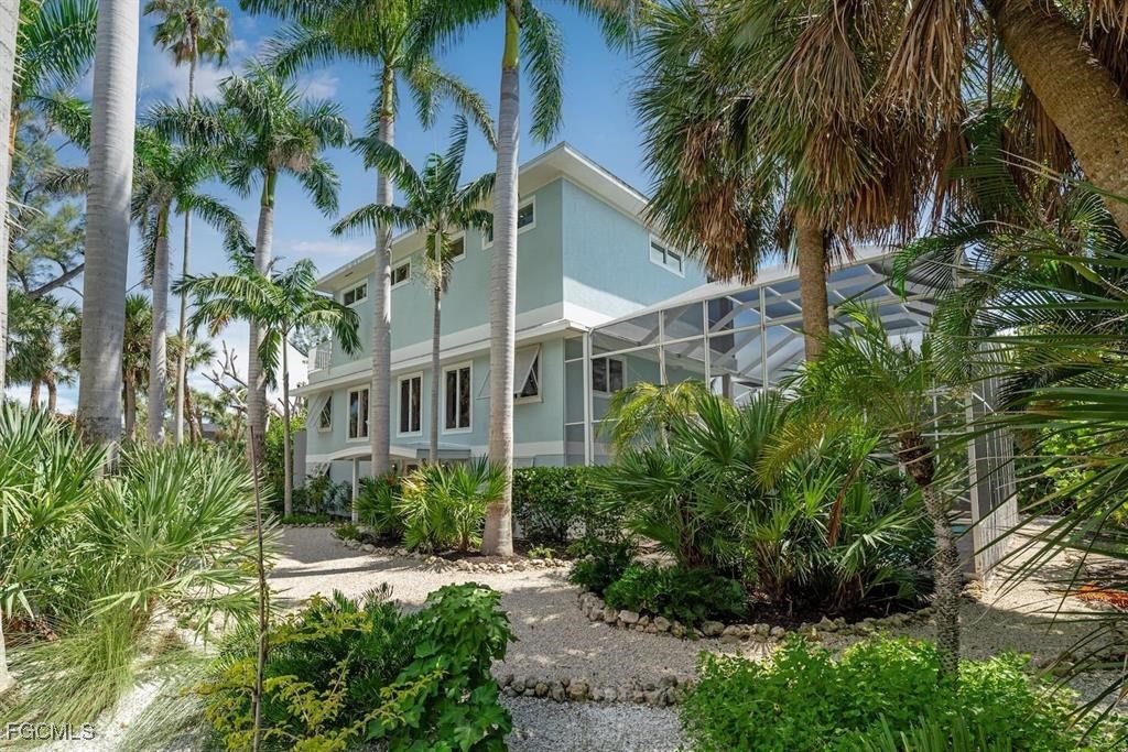 3 Bed Pool Home for Sale in Castaway Estates, photo 3