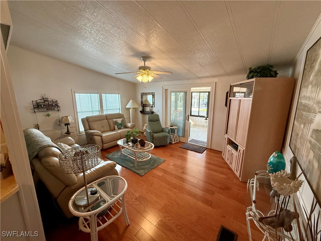 2 Bed ManufacturedHome for Sale in Naples, photo 3