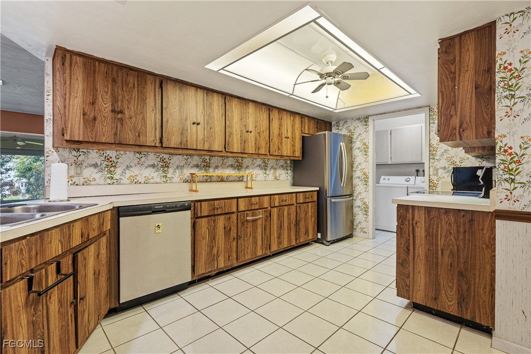 2 Bed Attached for Sale in Lehigh Acres, photo 3