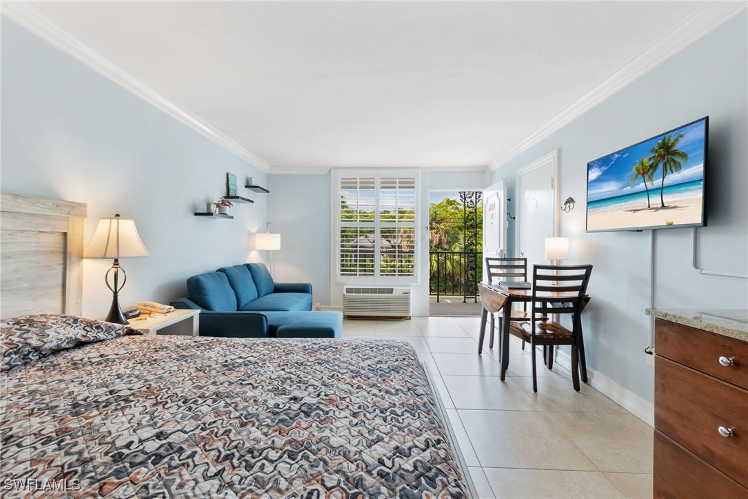 Condominium for Sale in Naples, photo 3