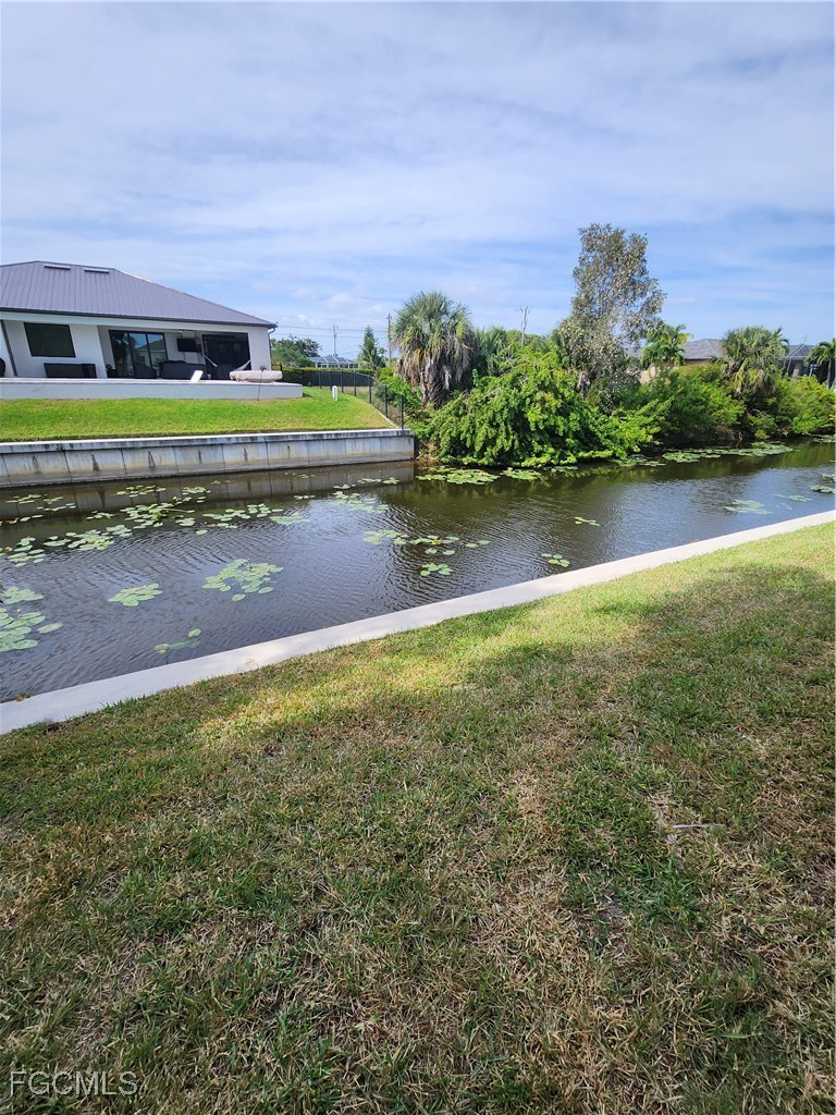 3 Bed Waterfront Home for Sale in Cape Coral, photo 3