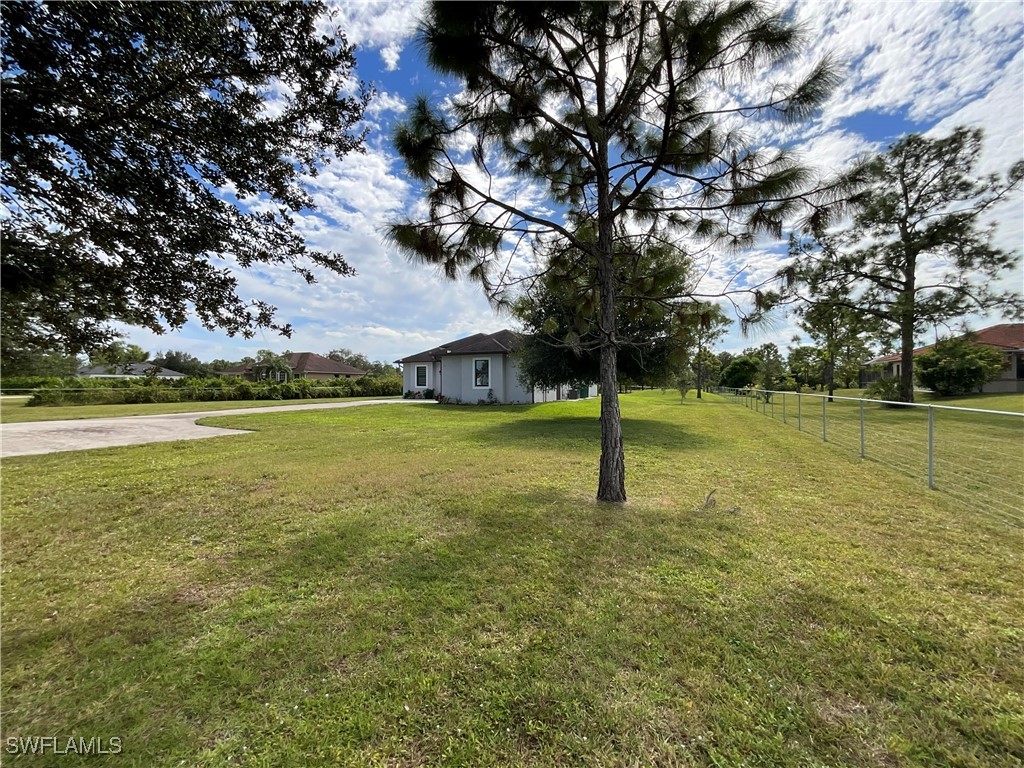 3 Bed SingleFamilyResidence for Sale in Naples, photo 3