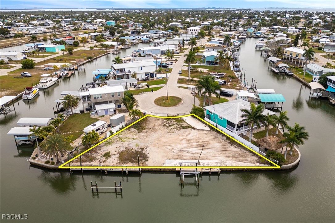 Waterfront Home for Sale in Trailerhaven, photo 3