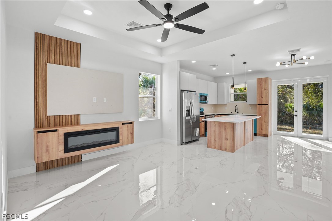 3 Bed SingleFamilyResidence for Sale in Port Charlotte, photo 3
