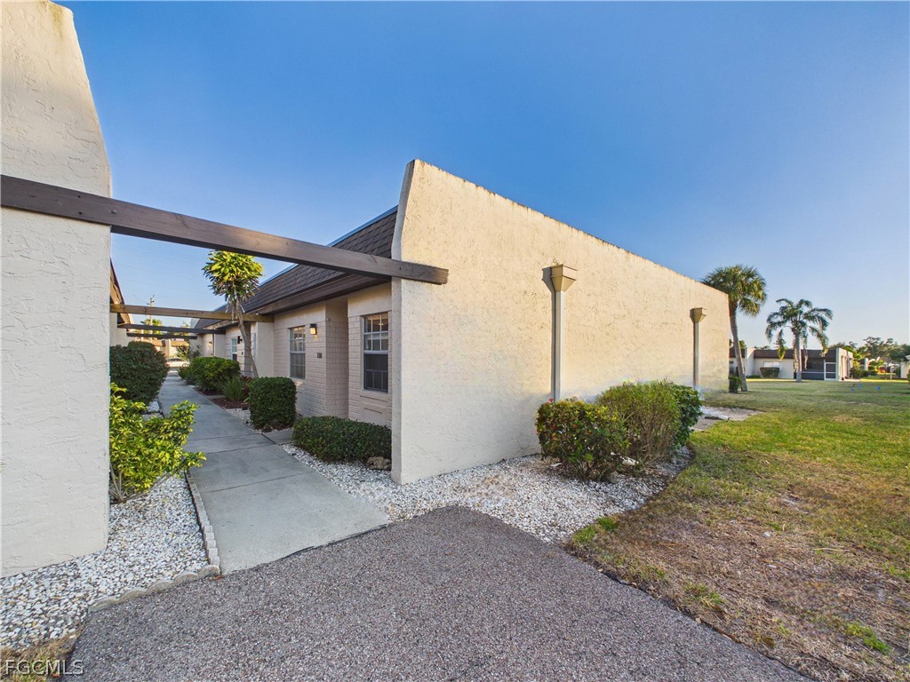 2 Bed Condominium for Sale in Fort Myers, photo 3