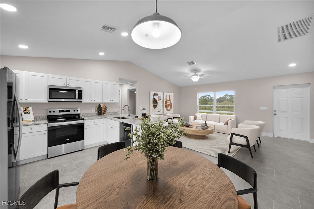 3 Bed SingleFamilyResidence for Sale in Lehigh Acres, photo 3