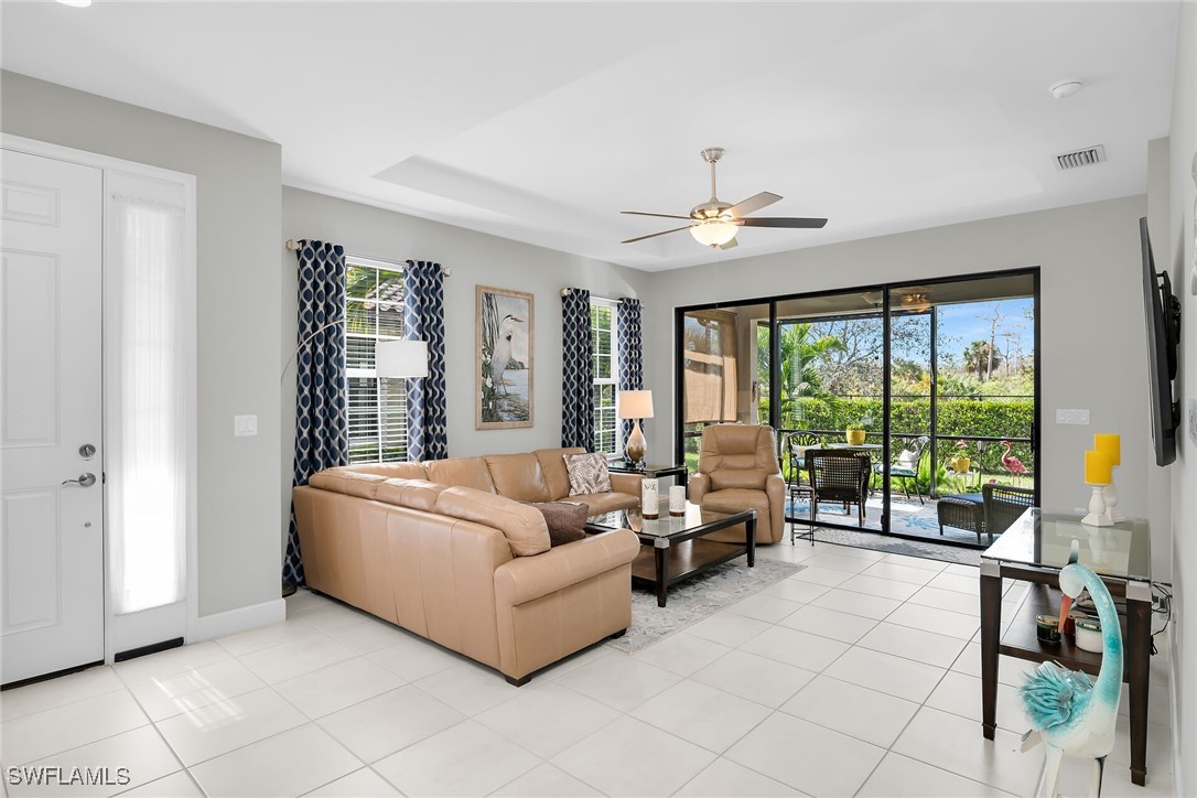 2 Bed Attached for Sale in Naples, photo 3