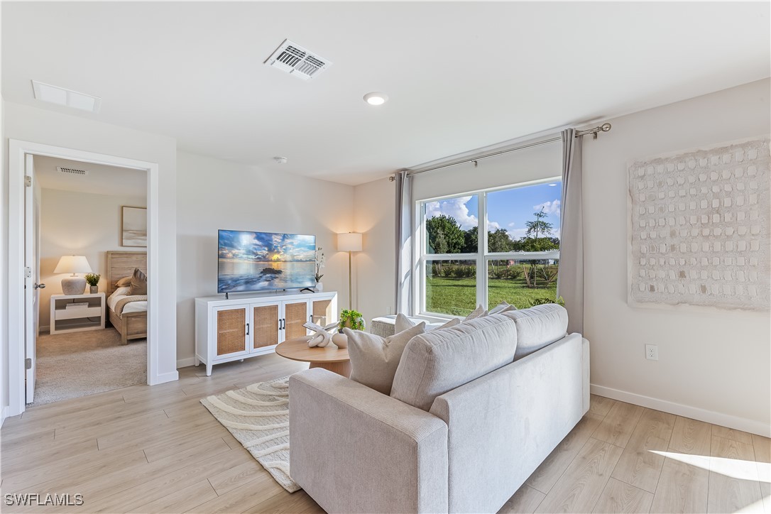 4 Bed SingleFamilyResidence for Sale in Cape Coral, photo 3