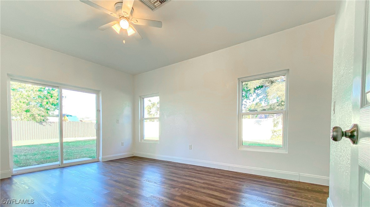 3 Bed SingleFamilyResidence for Sale in Cape Coral, photo 3