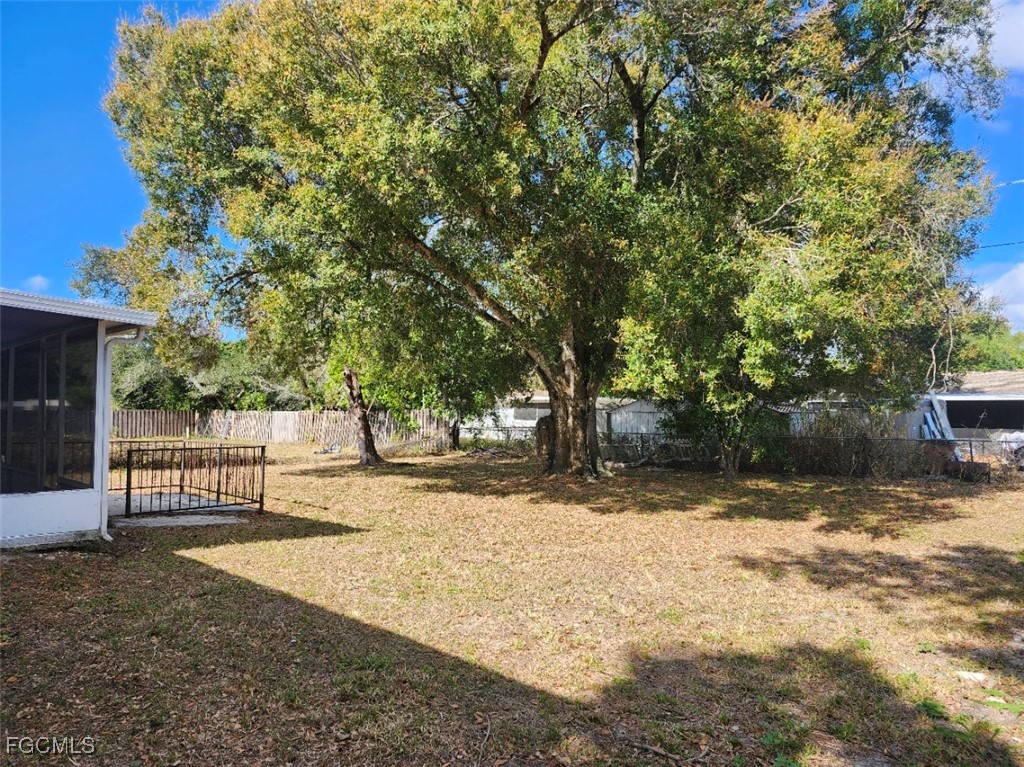 3 Bed SingleFamilyResidence for Sale in Fort Myers, photo 3