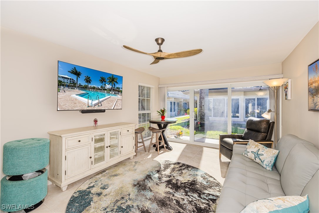 1 Bed Waterfront Home for Sale in Marco Island, photo 3