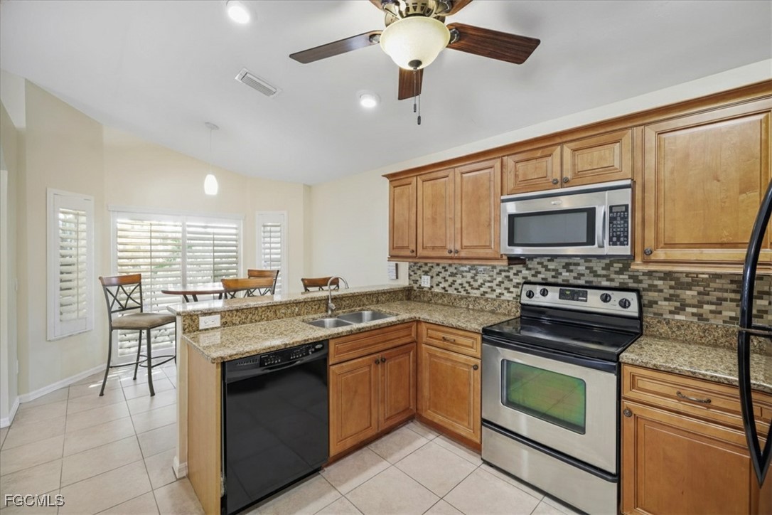 3 Bed SingleFamilyResidence for Sale in Palm Isle, photo 3