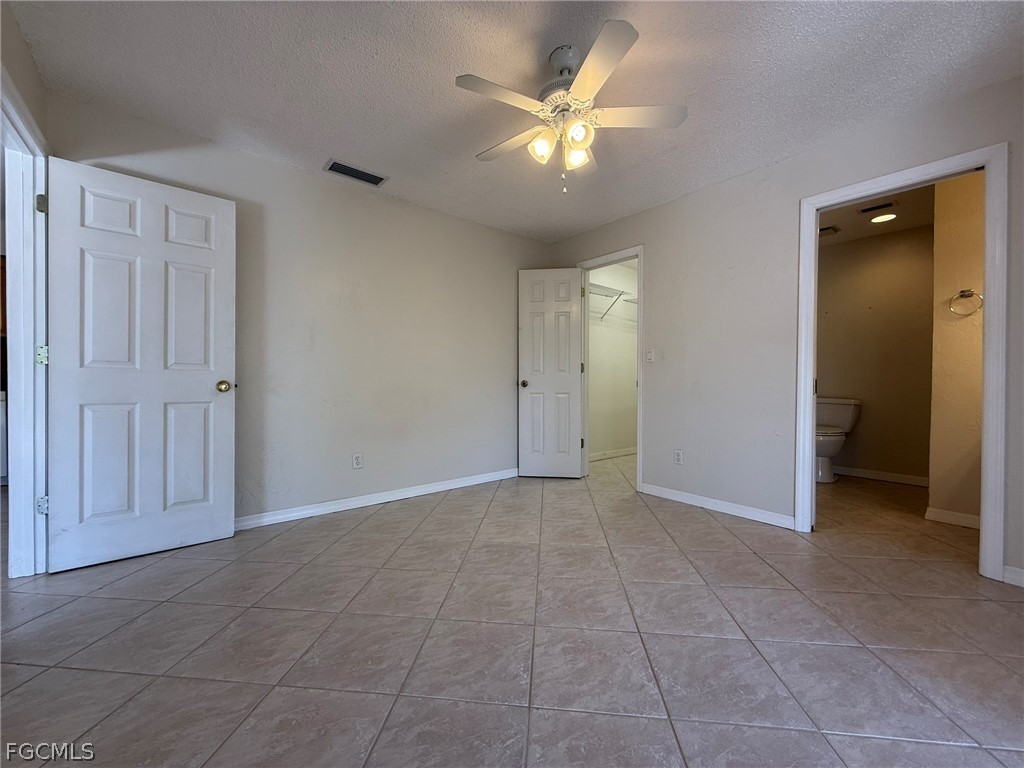 3 Bed SingleFamilyResidence for Sale in Cape Coral, photo 3