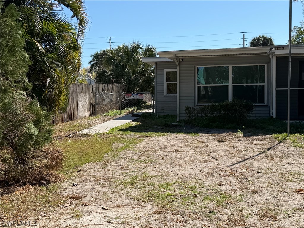 2 Bed SingleFamilyResidence for Sale in Naples, photo 3