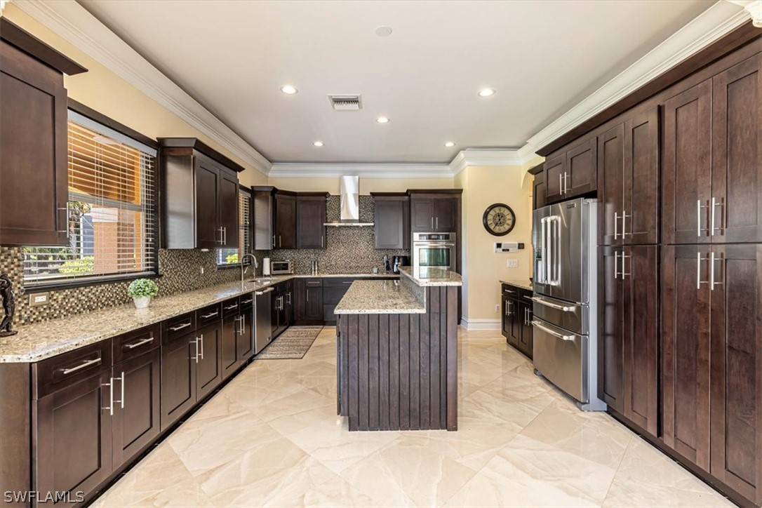 5 Bed SingleFamilyResidence for Sale in Naples, photo 3