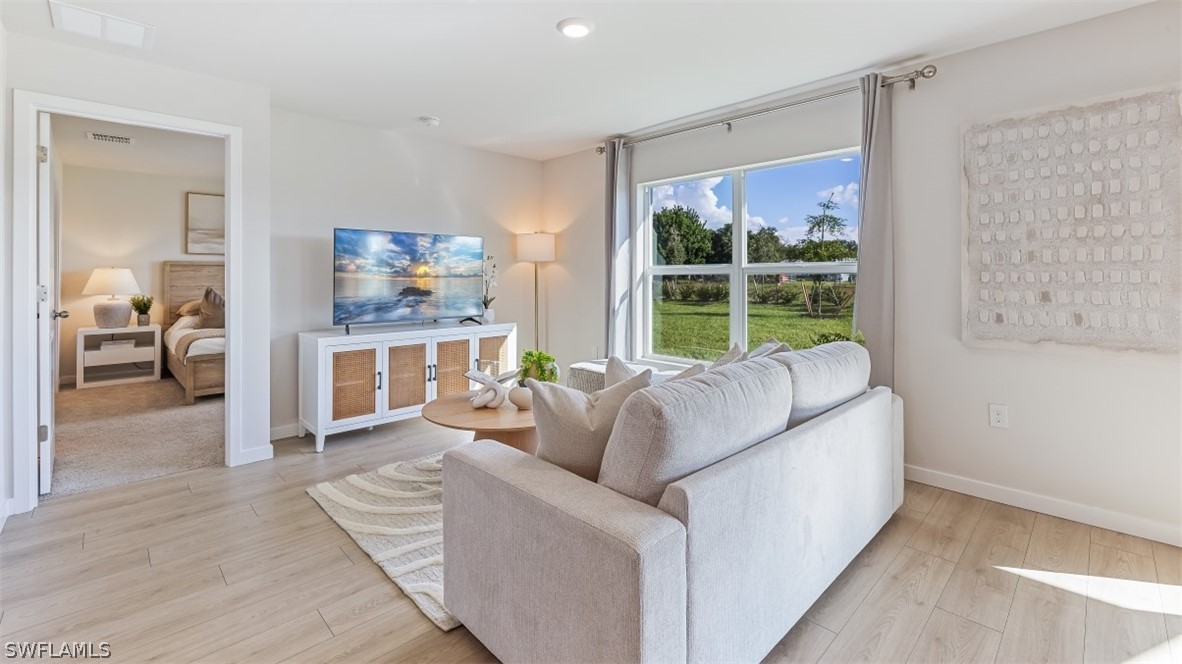 4 Bed SingleFamilyResidence for Sale in Cape Coral, photo 3