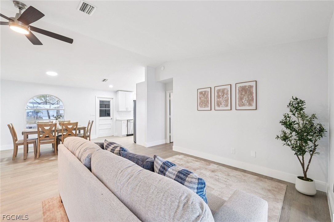 5 Bed SingleFamilyResidence for Sale in Cape Coral, photo 3