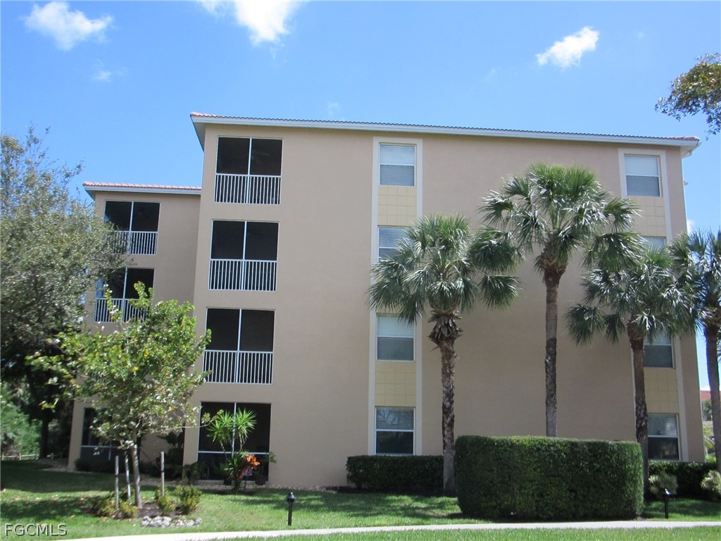 2 Bed Condominium for Sale in Fort Myers, photo 3