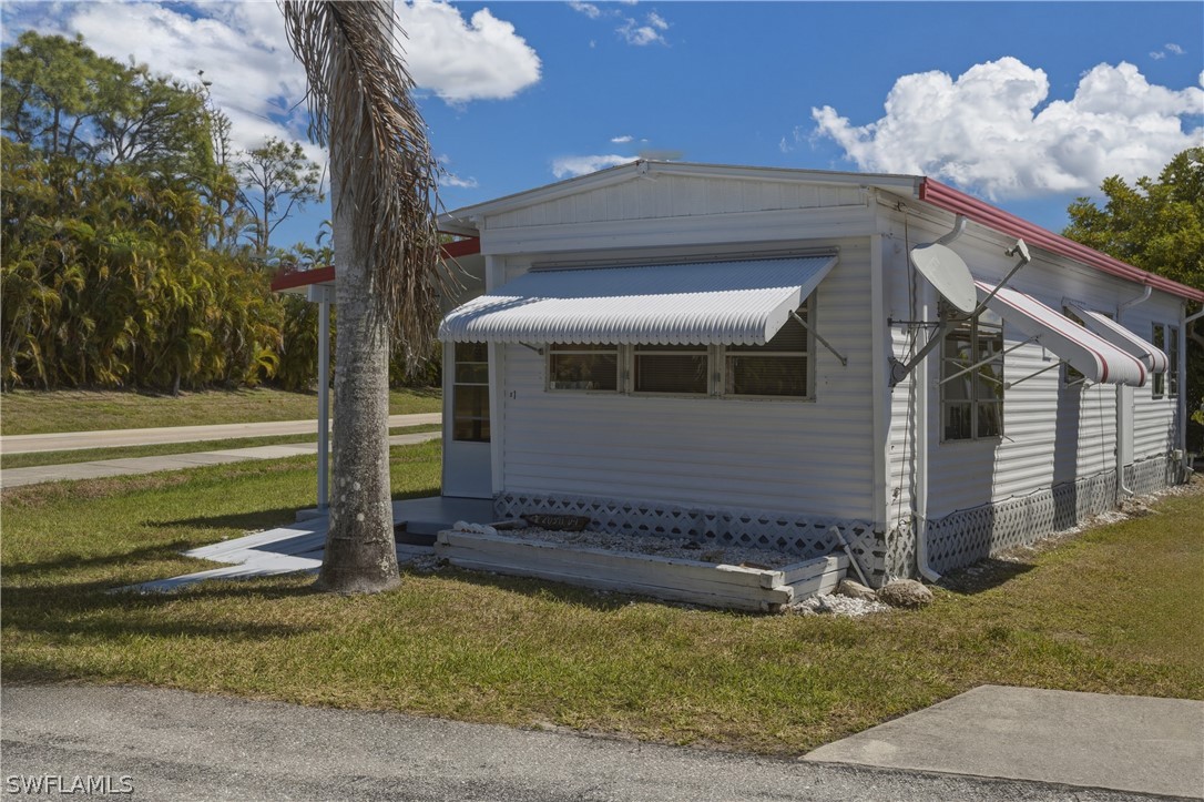 2 Bed ManufacturedHome for Sale in Estero, photo 3