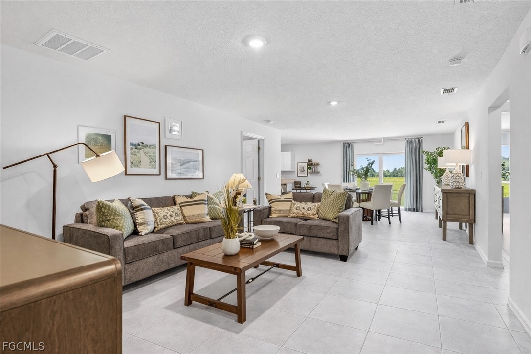 4 Bed SingleFamilyResidence for Sale in Labelle Acres, photo 3