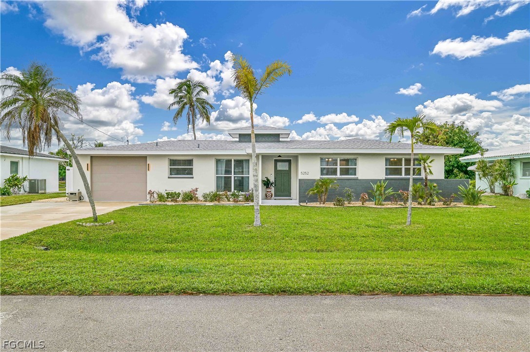 3 Bed Waterfront Home for Sale in Cape Coral, photo 3