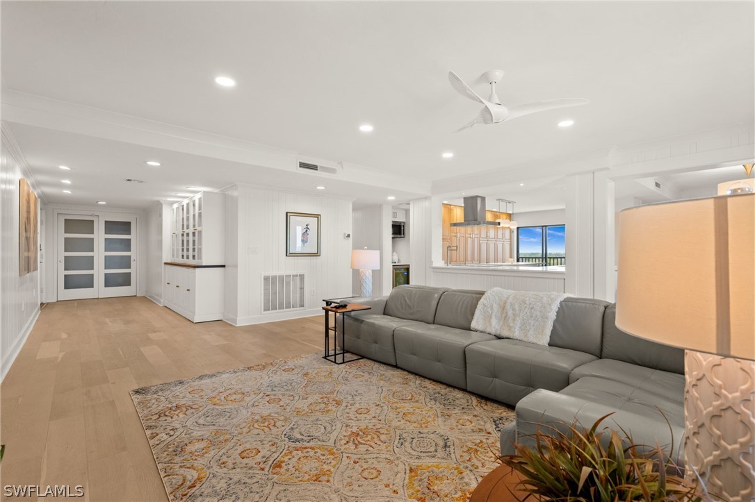 2 Bed Waterfront Home for Sale in Fort Myers, photo 3